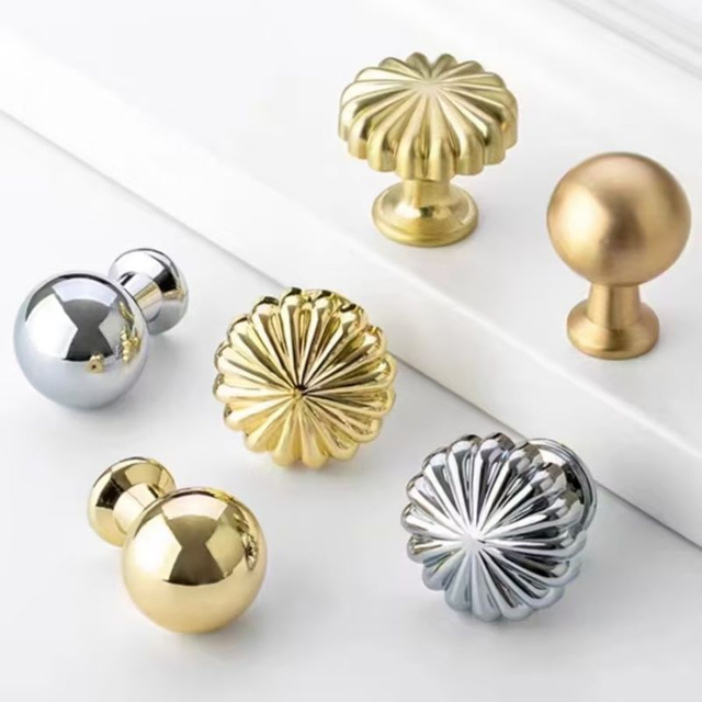 ゲインズボロー クラシック シリーズ ホワイト ワードローブ ノブ セット